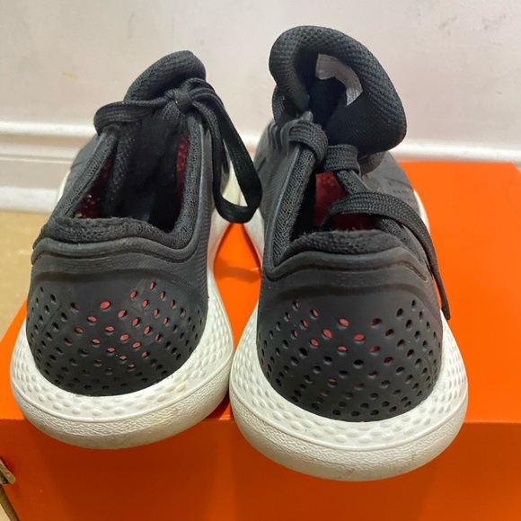 Crocs like new. - Picture 6 of 7